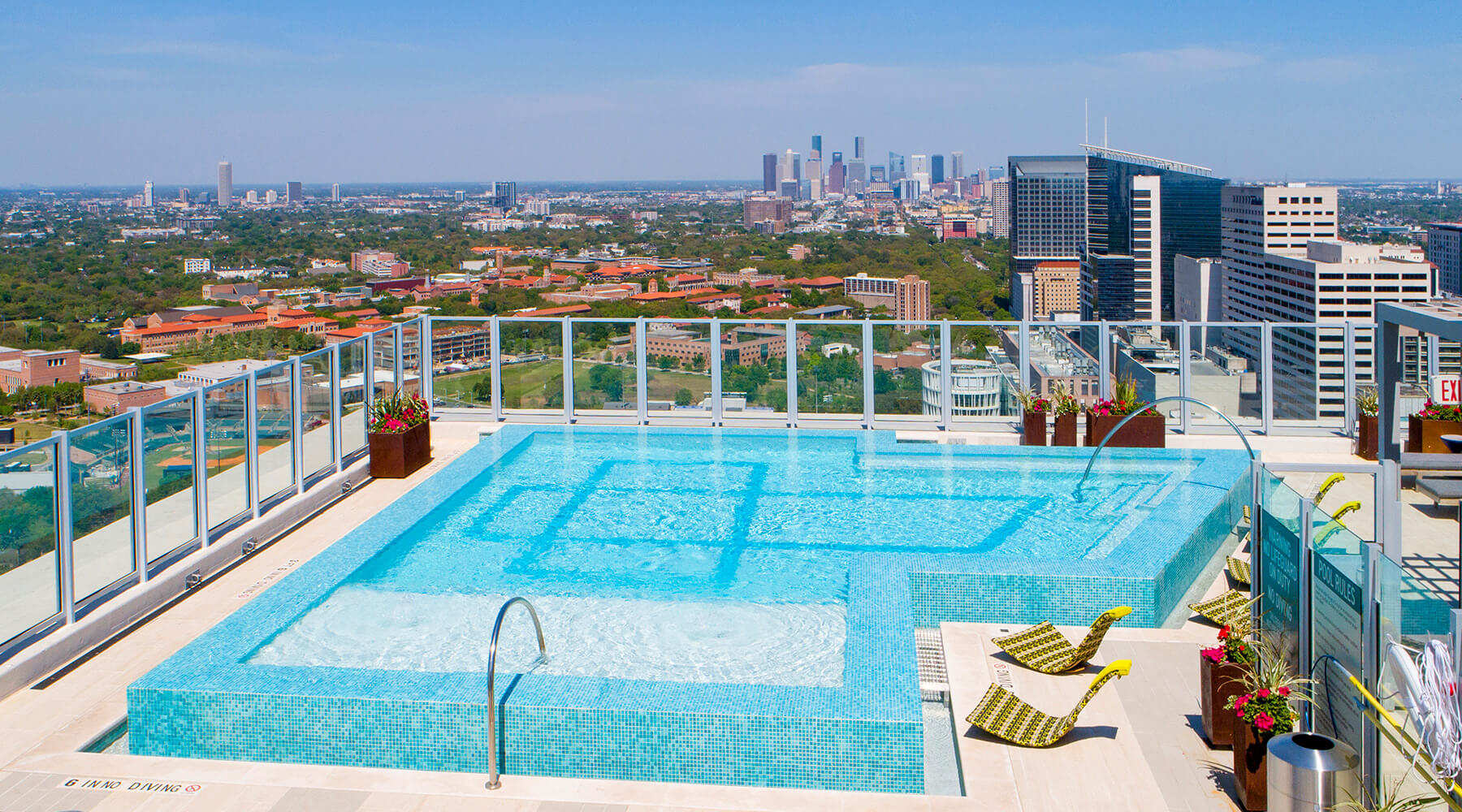 Houston Apartments With An Infinity Edge Rooftop Pool